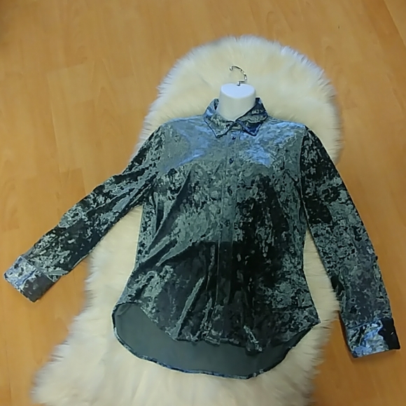 Investments Petites Slate Crushed Velvet L/S Top - Picture 7 of 8